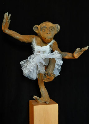 Affe tanzend, mix Media 50 x 40 x 40 cm