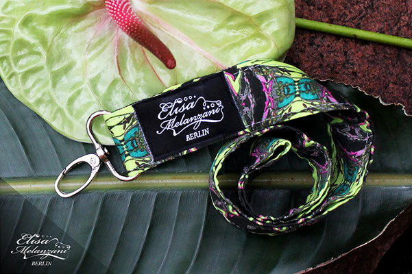 Keylace aus Eco Satin - handgefertigt in limitierter Auflage | Design -africa lime- | Kollektion TREASURY olivine © ELISA MELANZANI BERLIN