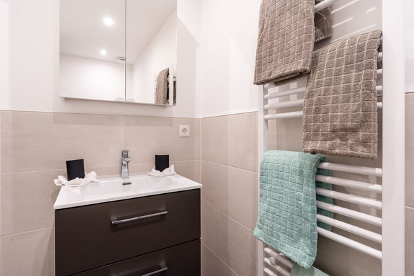 Badezimmer mit Dusche und WC