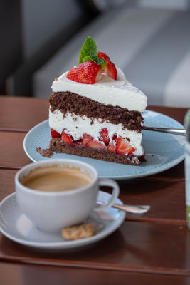 Erdbeer-Schoko-Torte mit Kaffee