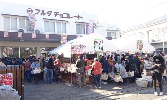 フルタのクリスマスセールは暮れの街の風物詩(昨年の東京支店の会場風景)
