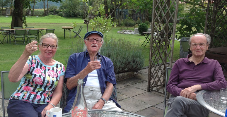 Judith und Erich Walker mit Hans Staudacher ©Galerie Walker