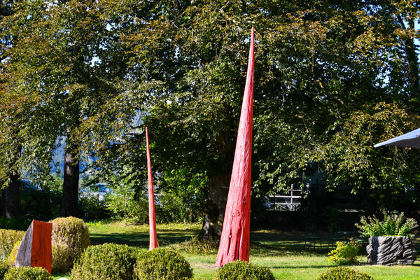 Johann Feilacher, Skulpturen im Schlosspark, Schloss Ebenau 2023 ©Galerie Walker