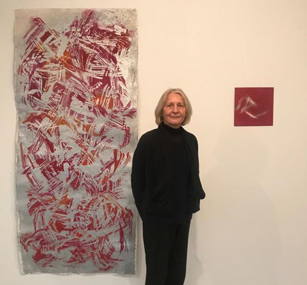 Barbara Szüts in ihrer Ausstellung "Raumzeichnungen" im Kunstraum Walker, Dezember 2022 ©bei der Künstlerin und Galerie Walker