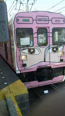 実家の伊賀上野にて。忍者電車です。
