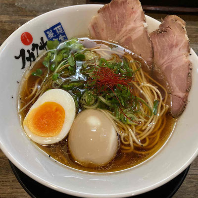 ご近所のオススメラーメン店「フカクサ製麺食堂」の鶏醤油。鶏白湯ともに美味しいです！