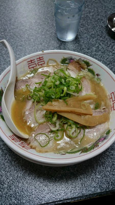 近所のラーメン屋さん「福門」のチャーシューメン