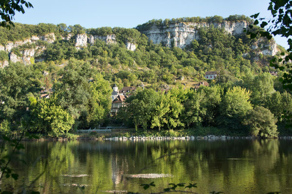 The Dordogne river close to the Cuvier of Saint Martin