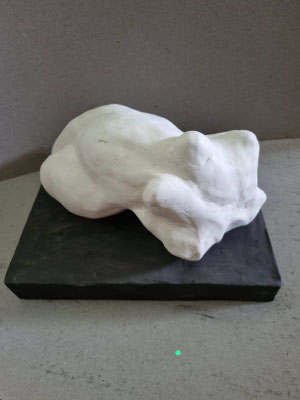 arced female torso stone cast 480 €