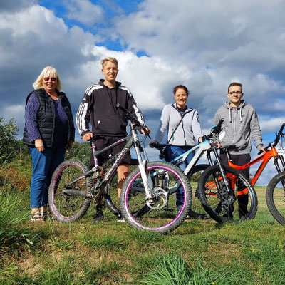 von links nach rechts: OV Margarete Fiedler, Yann Oestreich, stv. OV Bianca Katzmarzik, Tom Schneider