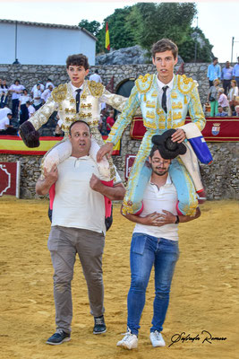 Salida a hombros de ángel Pérez y Manuel Domínguez