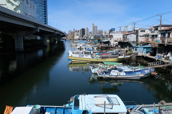 浦島太郎が上陸したと言われる子安海岸。今ではアナゴ漁の漁師町。