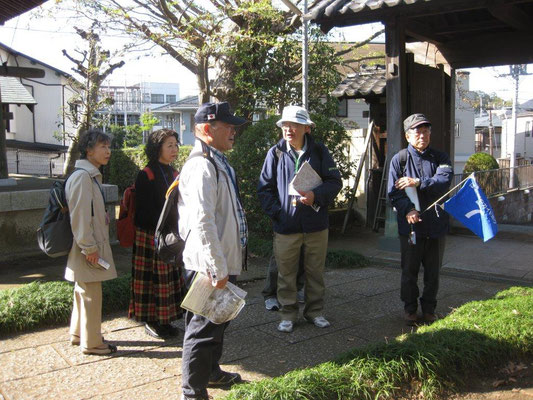 飯盛女の墓（永勝寺）　前で