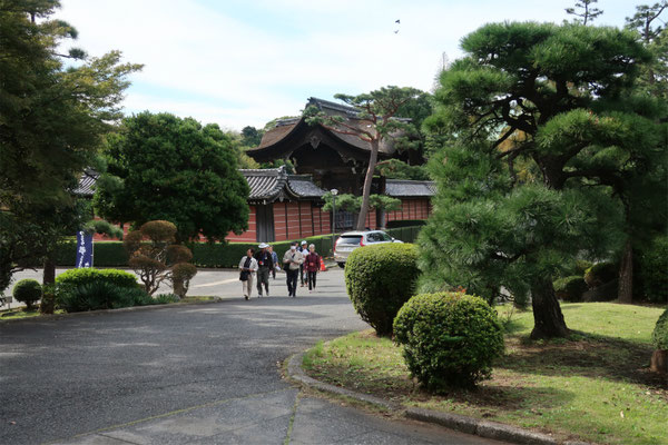 香積台へ向う