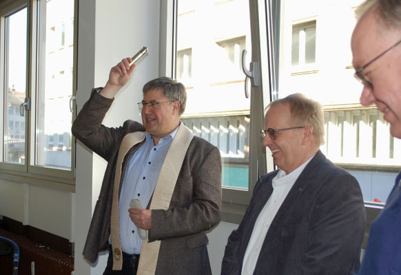 ...und spendet diesen nach seinem Grußwort.