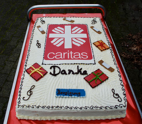 Eine Caritas-Torte als Dankeschön.