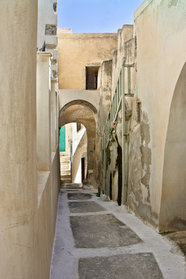 alley in Emborio