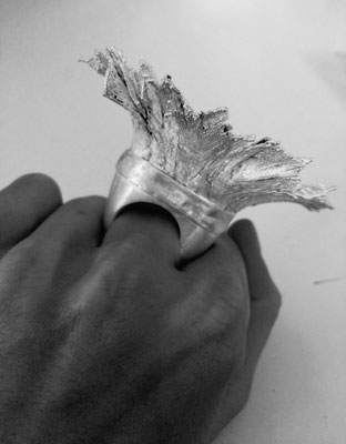 Hut Ring mit galvanisierten Federn Silber