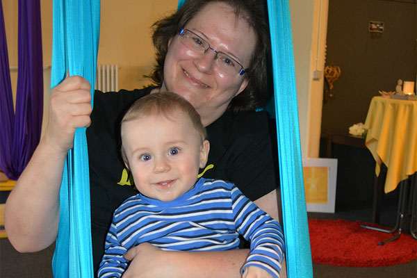 Hilde Armbrusters Kurs Aerial Yoga mit Kleinkindern und Babies