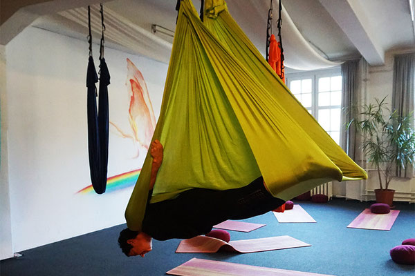 Bilder aus Hilde Armbrusters Kurs Aerial Yoga