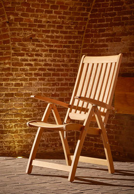 Tische und Stühle der Serie Alexia von Traditional Teak. Hochwertige Gartenmöbel von Teak & More in Gobelsburg, nähe Wien.