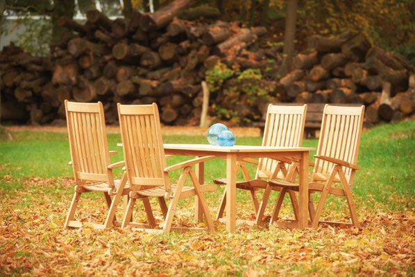 Tische der Serie Theodora von Traditional Teak. Hochwertige Gartenmöbel von Teak & More in Gobelsburg, nähe Wien.