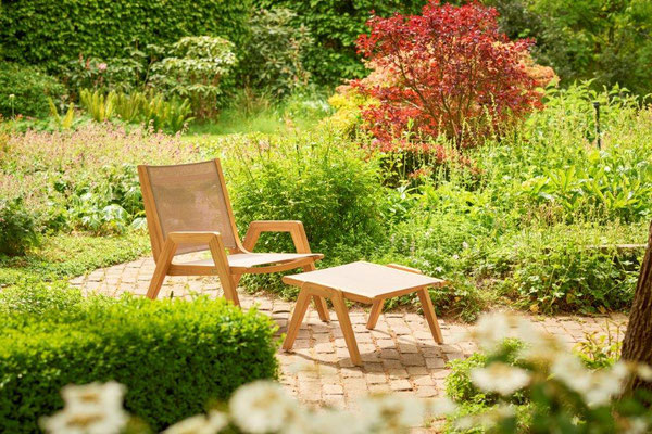 Stühle, Bänke und Sonnenliegen der Serie Kate von Traditional Teak. Hochwertige Gartenmöbel von Teak & More in Gobelsburg, nähe Wien.