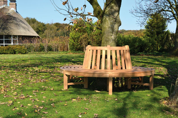 Bänke der Serie Beatrice von Traditional Teak. Hochwertige Gartenmöbel von Teak & More in Gobelsburg, nähe Wien.