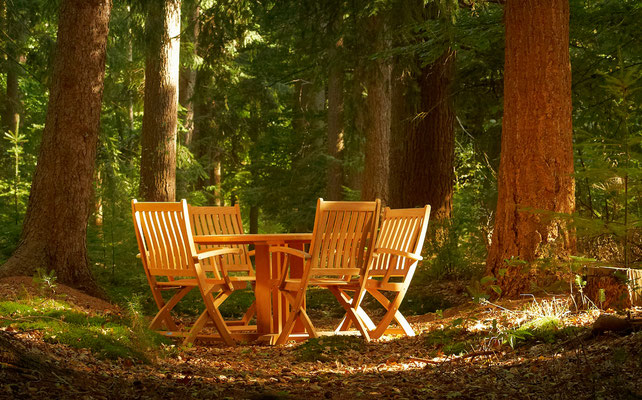 Tische der Serie William von Traditional Teak. Hochwertige Gartenmöbel von Teak & More in Gobelsburg, nähe Wien.