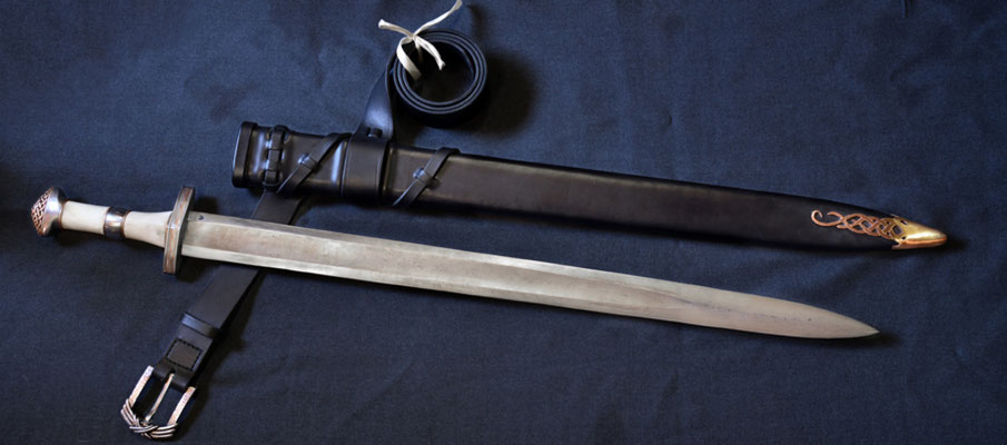 Schwertscheide mit Holzkern für de Replika eines Ulfberht Schwertes - Schmiedearbeiten (Waffenschmiede Zürcher) 