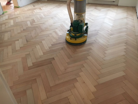 Parkettboden abschleifen