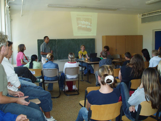 Besuch von Yohalmo Cabrera an der Vincent-van-Gogh-Schule 2006