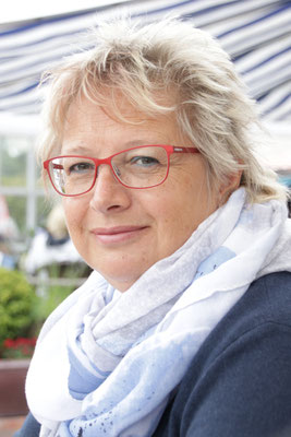Frau Mögel, Lehrerin