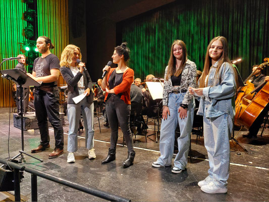 Mehrsprachig auf der Bühne (Komische Oper)