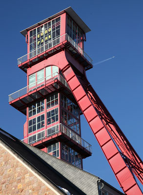 Arno-Lippmann-Schacht - Blick auf das ca. 35 Meter hohe Fördergerüst