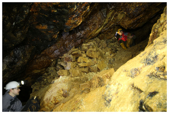 Blick in einen Abbaubereich, links unten der Stollen