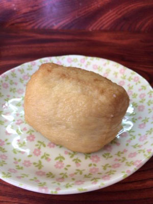 うどんとともにいただくおいなりさん。