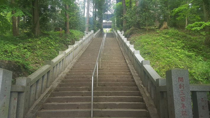 少林山達磨寺本堂へと続く階段