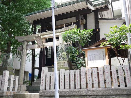 蔵前橋通り近くにある揖取神社。