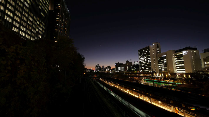 夕暮れ時の飯田橋