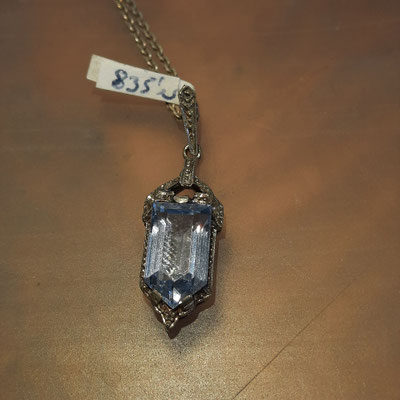 kleiner, länglicher, spitzzulaufender ArtDeco Blautopas Anhänger 835er Silber