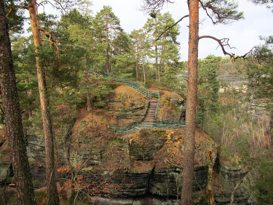 Blick zum Kreuzstein