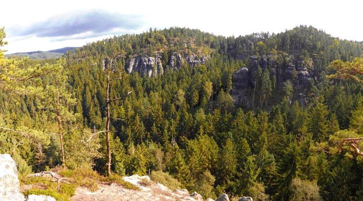 Aussicht vom Rosengartenkopf, links die Burg, rechts Rosengartenbastei