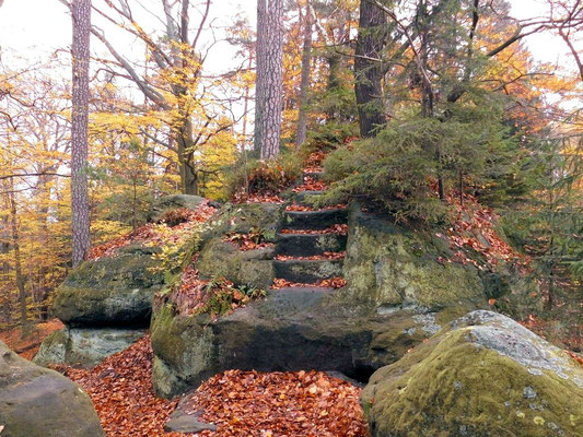 Stufen zur Stelle des ehemaligen Aussichtsturmes