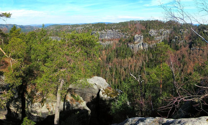 Blick zum Grat der Thorwalder Wände, unten der Klettergipfel Hinterer Hickelturm