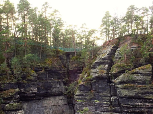 Brücke zwischen Kreuzstein und Edmundstein 