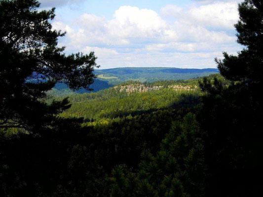 Blick zu den Falkenwänden nordwestlich der Käs und Brot - Aussicht