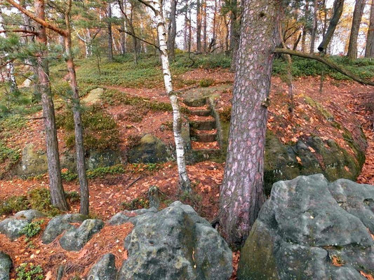 Alte Treppe auf dem Felsmassiv hinter der Balzhütte