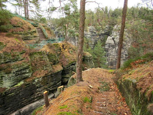 Treppe zur ehemaligen Brücke Nr. 5 (Skizze) zum Kreuzstein