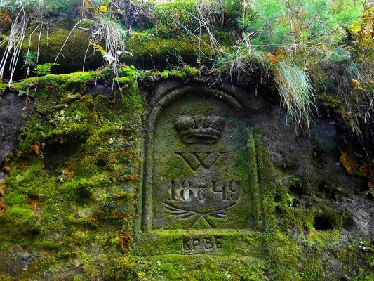 Alte Inschrift vor Beginn der Engen Stiege